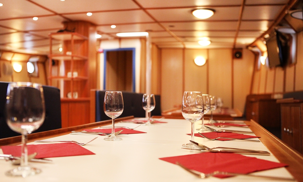 Rembrandt_van_Rijn_dining__Monica_Salmang-Oceanwide_Expeditions_2.jpg_Monica_Salmang_slider_1750428754.jpg